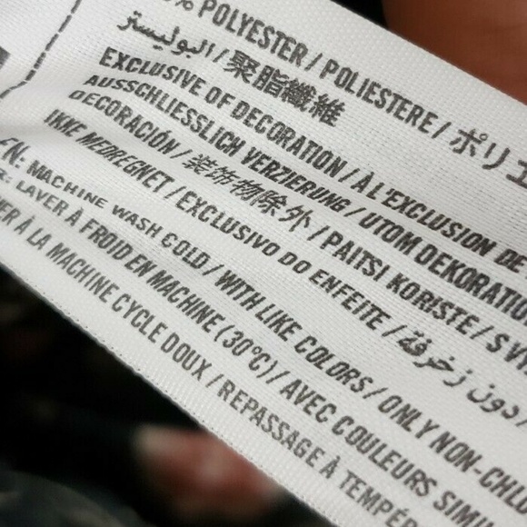 🚫A & F Floral V-neck Ruffle Romper - Picture 8 of 8